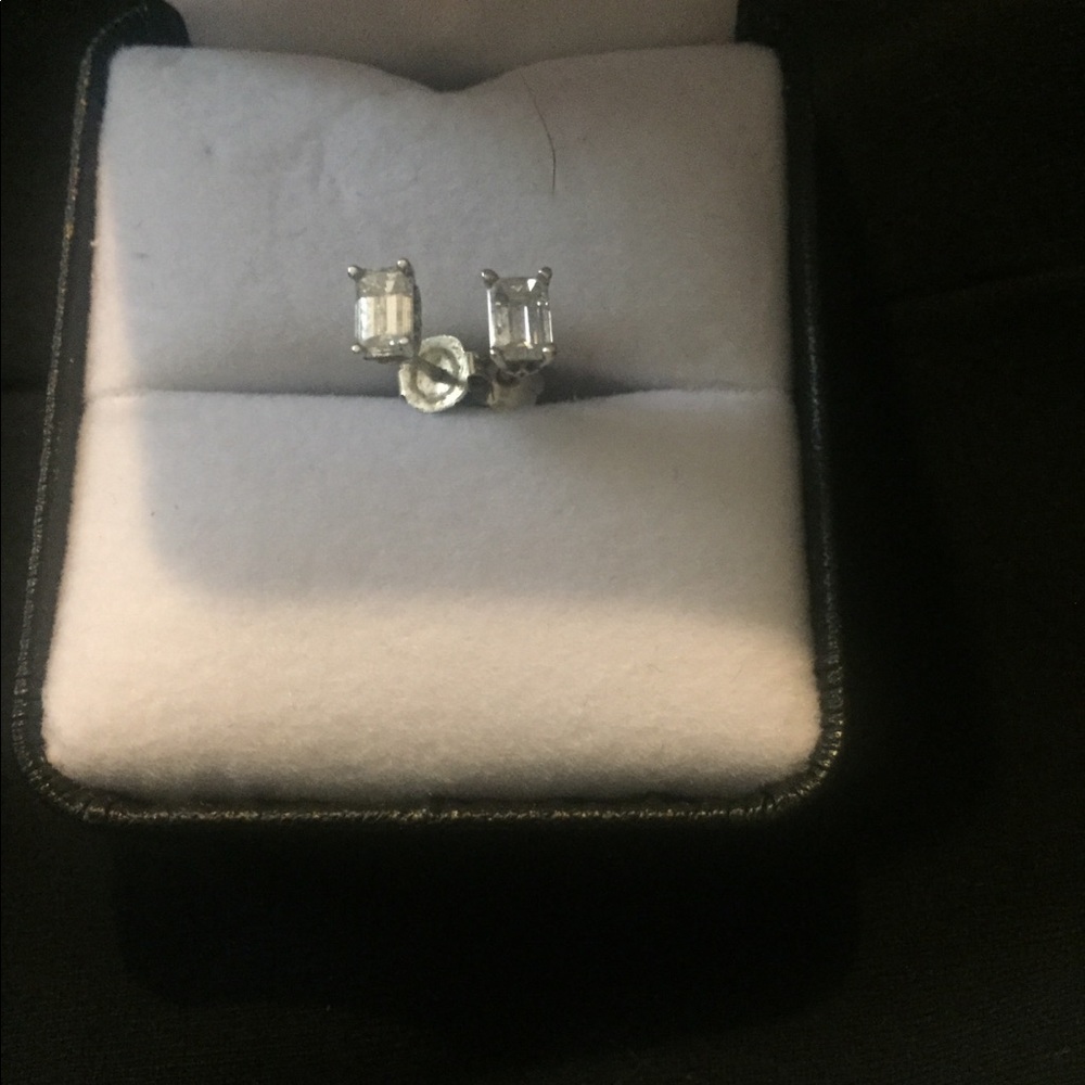 14k White gold emerald cut
